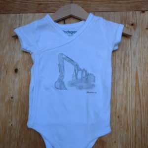 Babybody mit Aufdruck. Bagger Bleistiftzeichnung