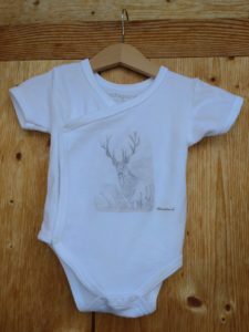 Babybody bedruckt mit Hirsch Bleistiftzeichnung