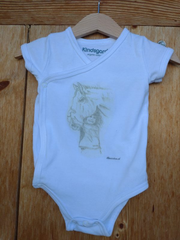 Babybody bedruckt Kind mit Pferd Bleistiftzeichnung