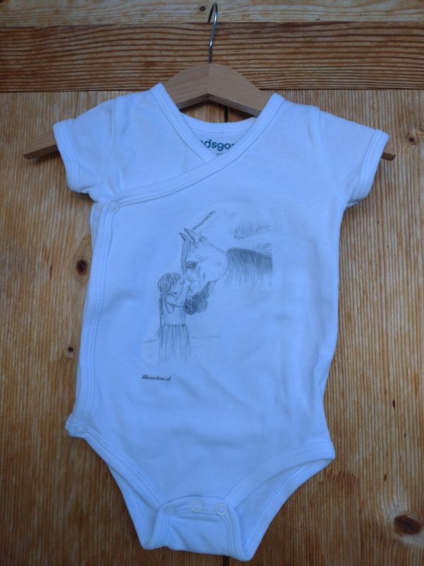 Babybody bedruckt mit Mädchen mit Pferd Bleistiftzeichnung
