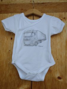 Babybody bedruckt mit Sattelschlepper Bleistiftzeichnung